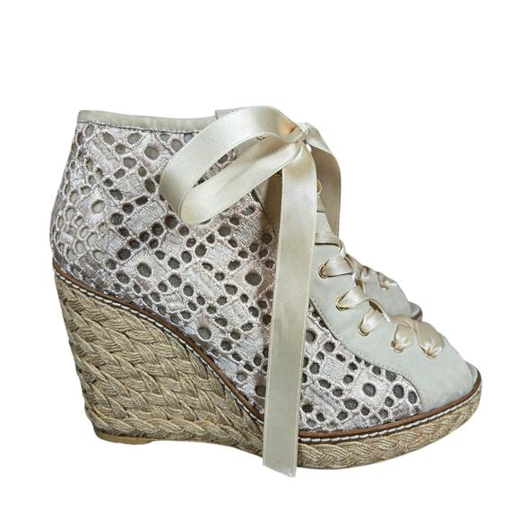 Stuart Weitzman Shoes - Stuart Weitzman Wedge Espadrille Womens 8.5 Wedge Ivory Lace Peep Toe Ribbon Tie